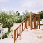Vila Meliades *